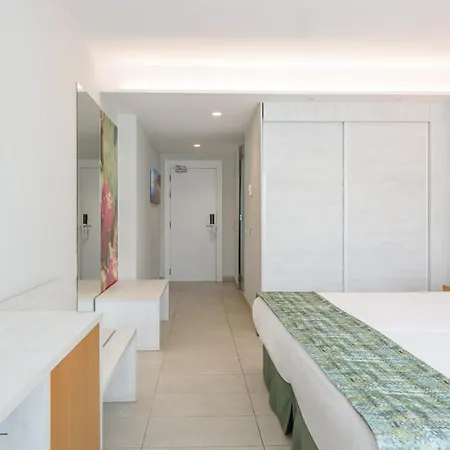 Fergus Cactus Garden Hotel