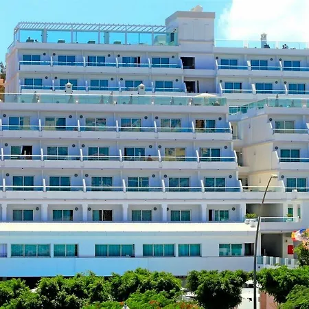 Fergus Cactus Garden Hotel