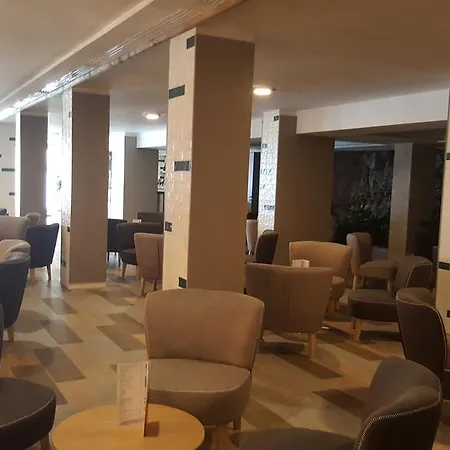 Fergus Cactus Garden Hotel