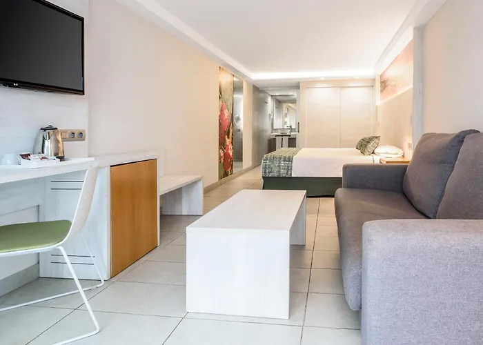 Hotel Fergus Cactus Garden