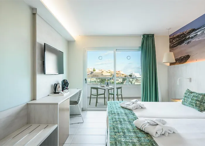 Fergus Cactus Garden 4*