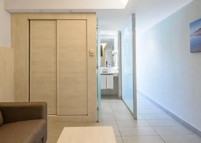 Fergus Cactus Garden 4*